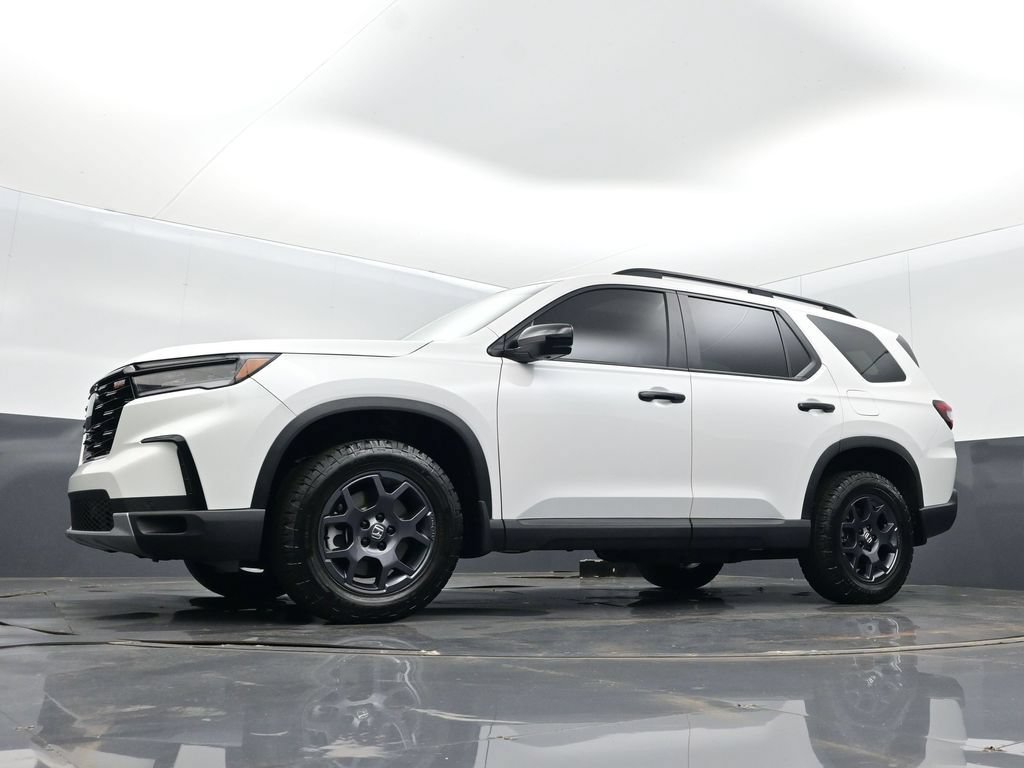 Certified 2025 Honda Pilot TrailSport image 13
