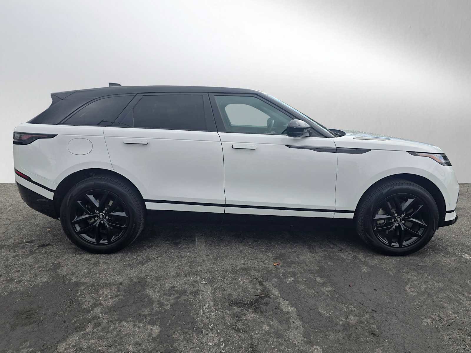 Used 2026 Land Rover Range Rover Velar Dynamic SE AWD/4WD image 6