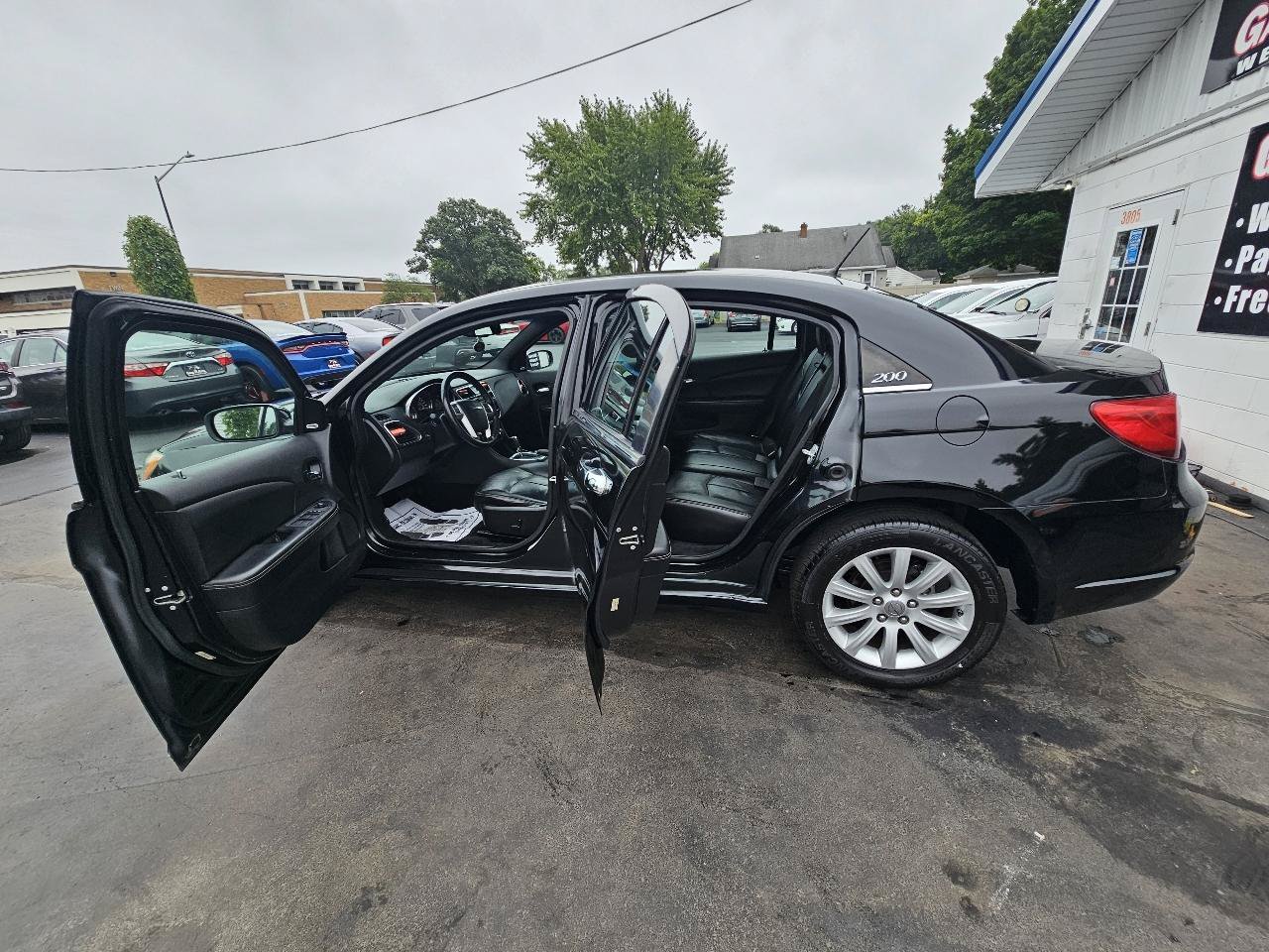 Used 2014 Chrysler 200 Limited FWD image 23