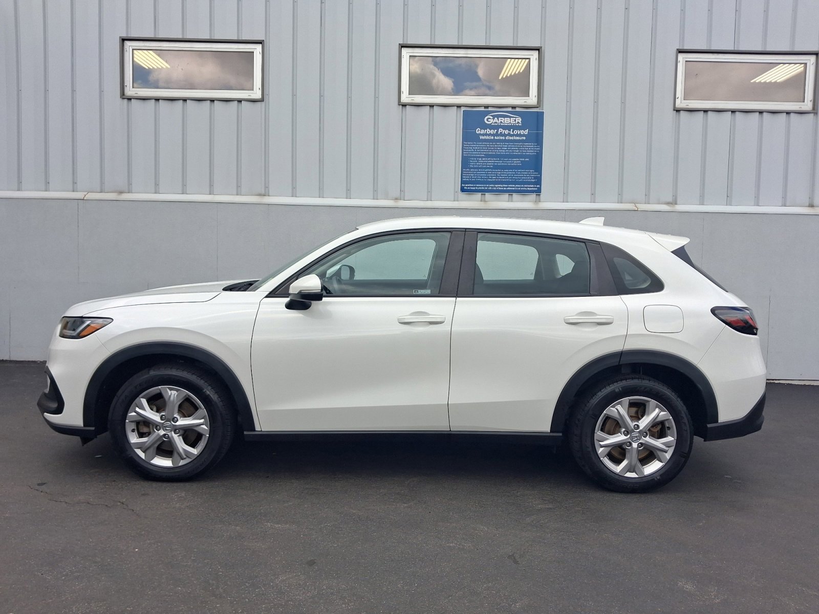 Used 2023 Honda HR-V LX image 2