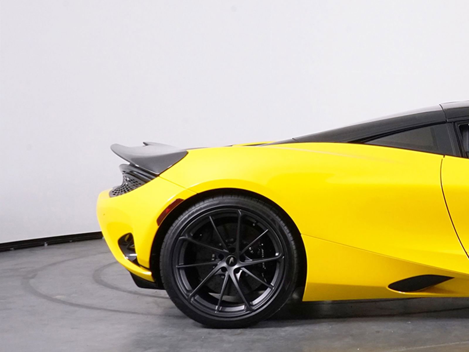 Used 2024 McLaren 750S image 17