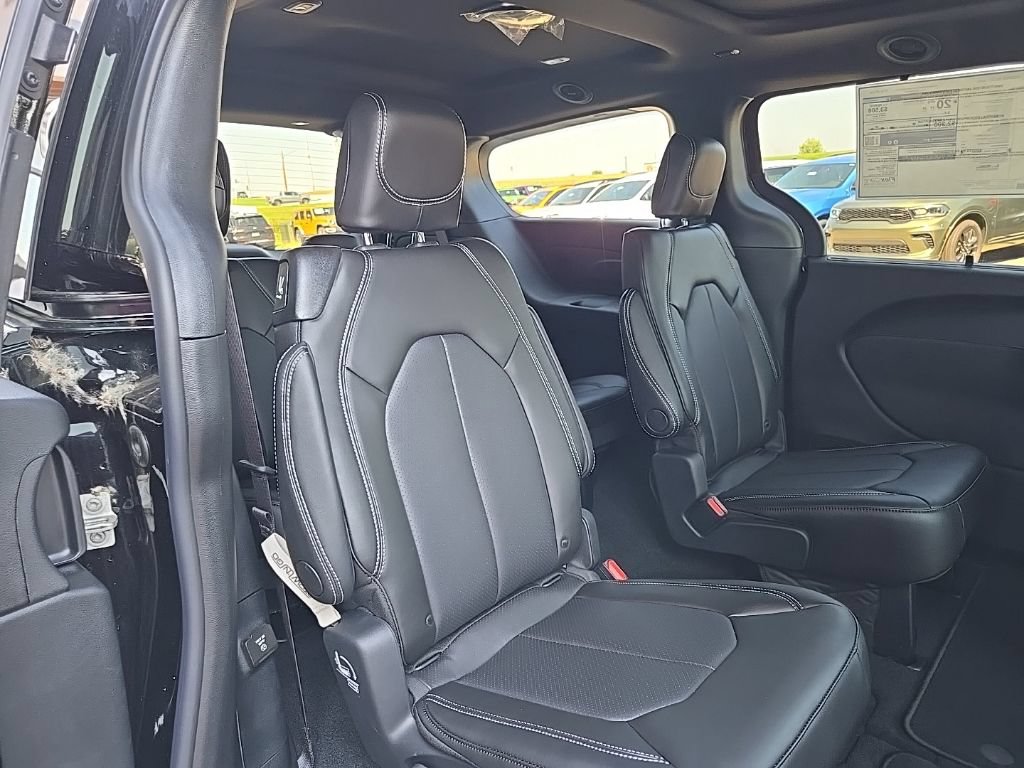 New 2027 Chrysler Pacifica Select w/ Family Tech Group AWD/4WD image 80