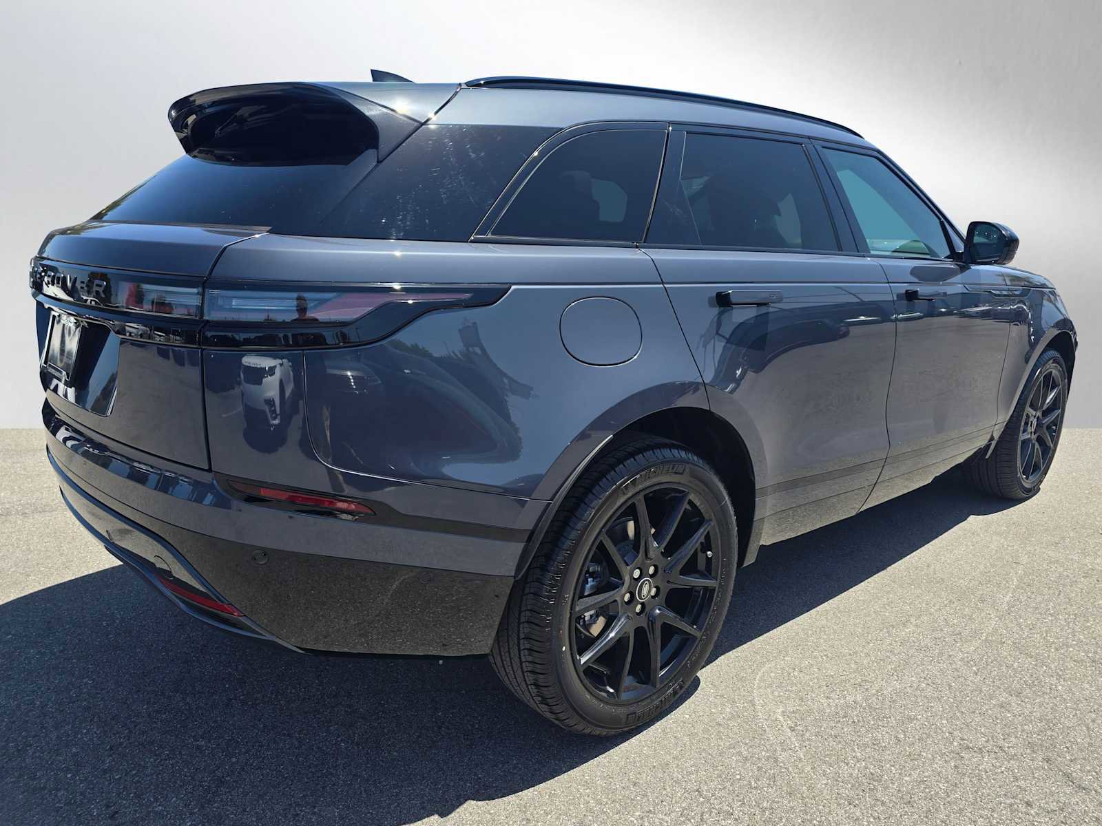 Certified 2026 Land Rover Range Rover Velar Dynamic SE image 5