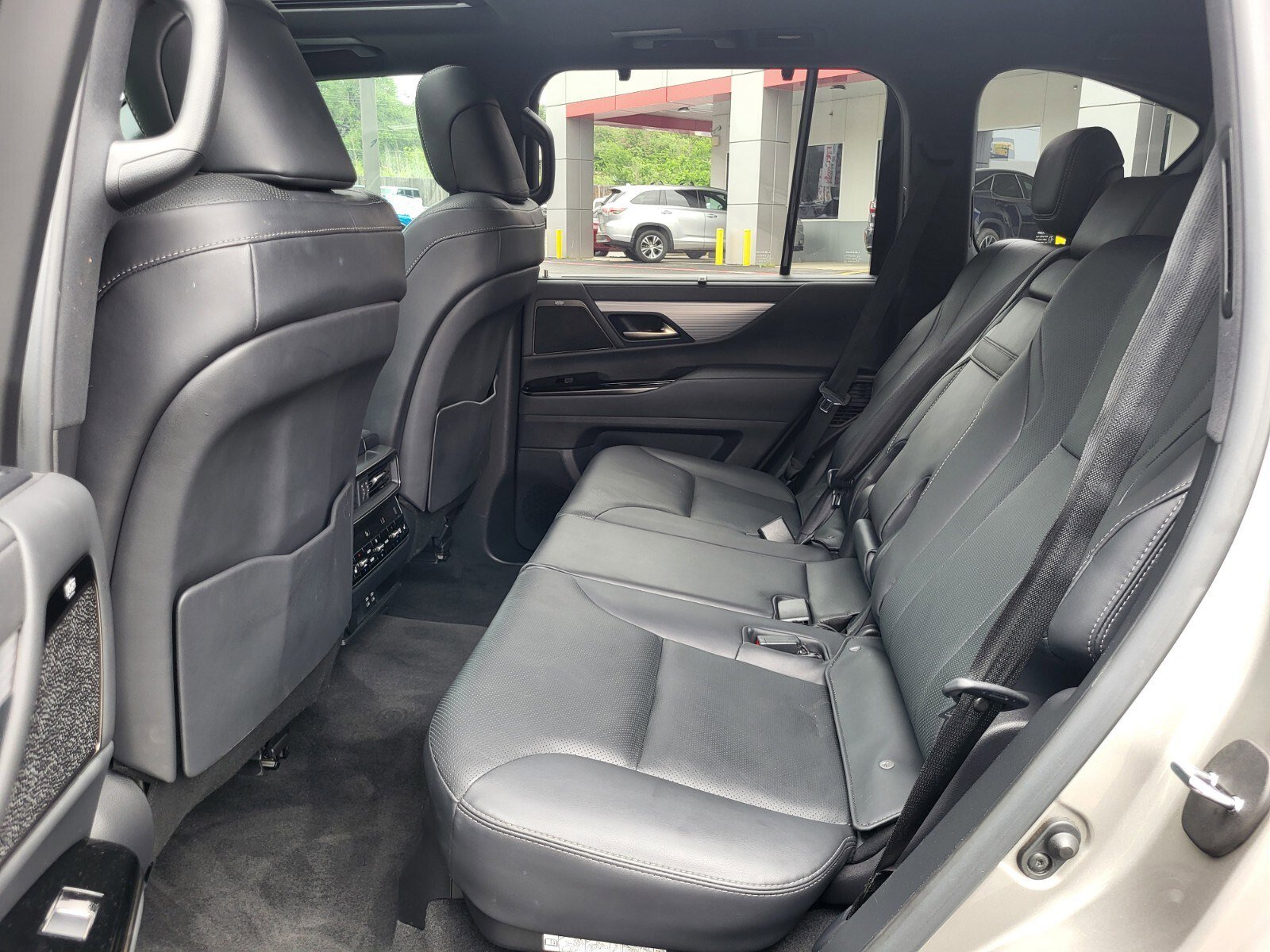 Used 2023 Lexus LX 600 F Sport w/ Accessory Package (Z1) AWD/4WD image 18