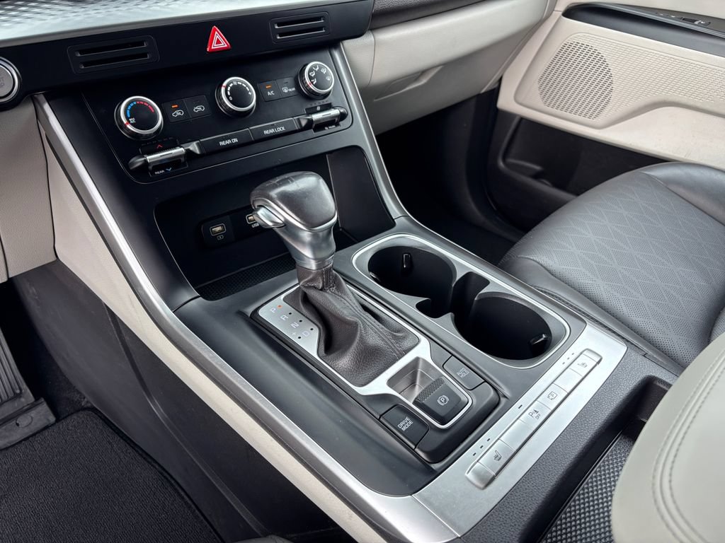 Used 2024 Kia Carnival LX FWD image 31