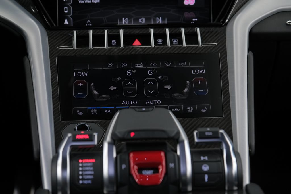 Used 2021 Lamborghini Urus AWD/4WD image 64