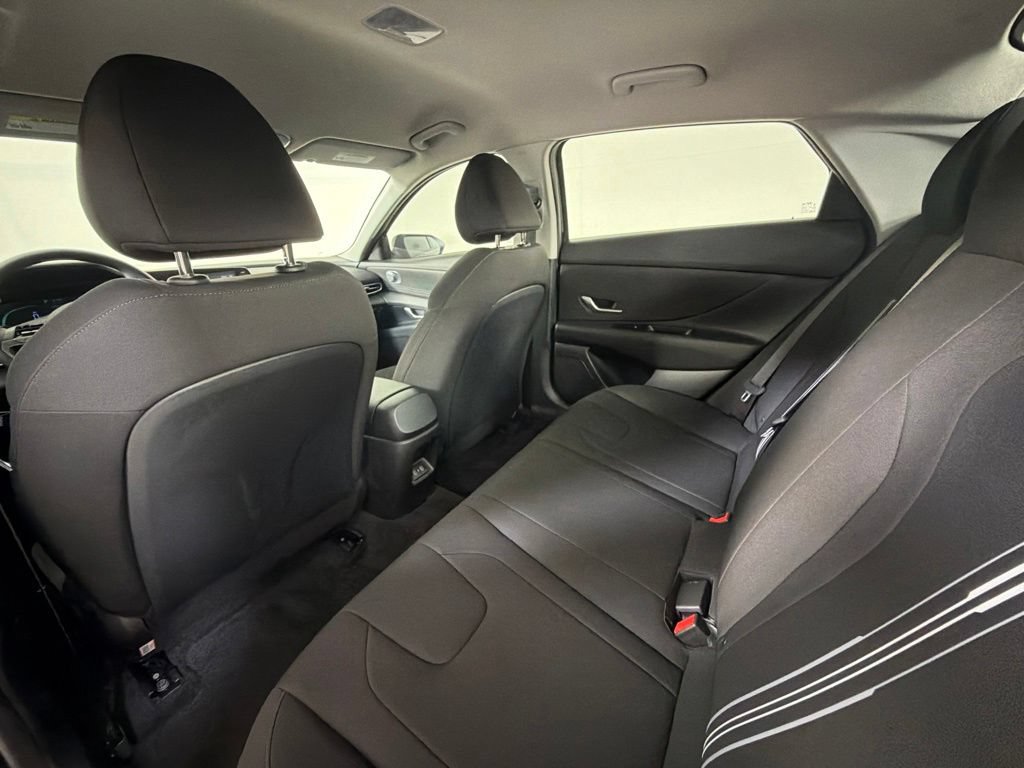 Used 2025 Hyundai Elantra Hybrid FWD image 28