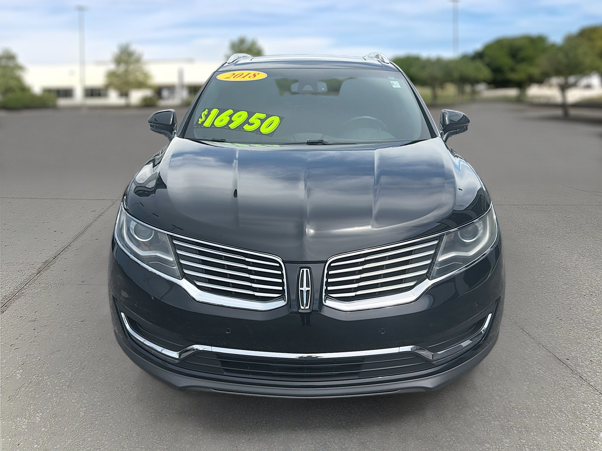 Used 2018 Lincoln MKX Reserve w/ Driver Assistance Package FWD image 2