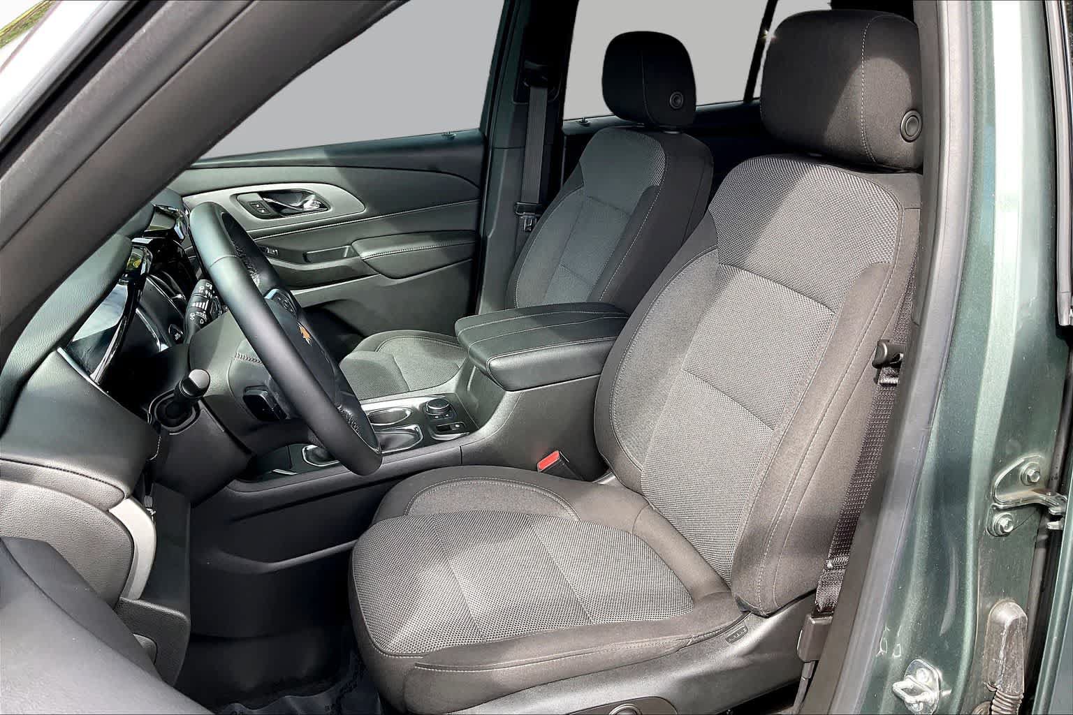 Used 2023 Chevrolet Traverse LT FWD image 24