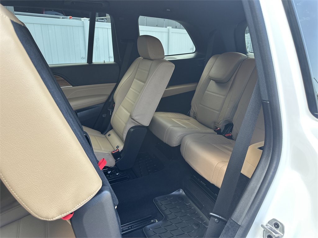 Used 2024 Mercedes-Benz GLS 450 4MATIC image 4