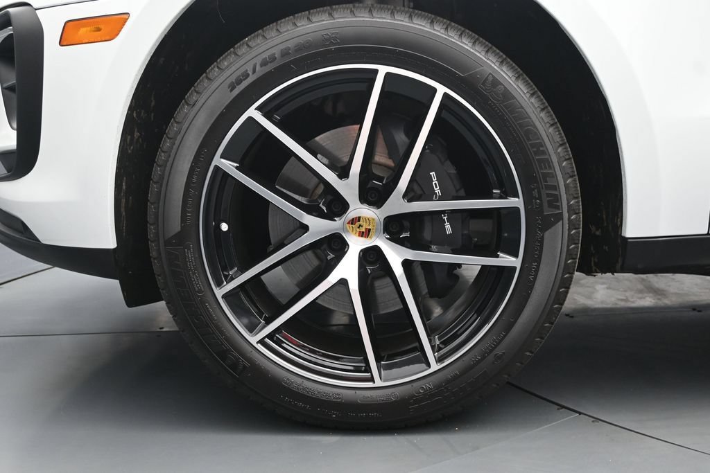 New 2026 Porsche Macan AWD/4WD image 8