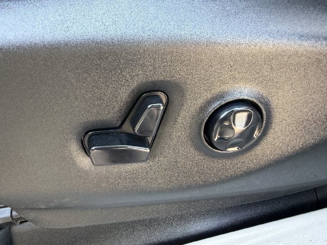 Used 2018 Chrysler Pacifica Touring-L w/ Tire & Wheel Group FWD image 23