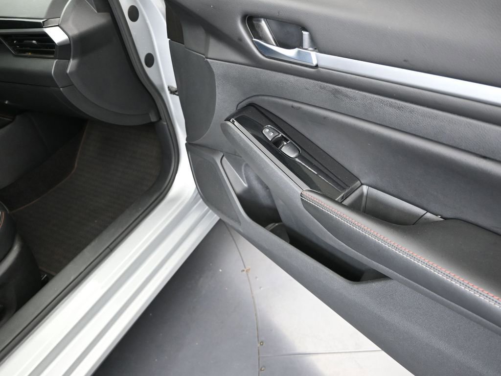 Used 2024 Nissan Altima 2.5 SR w/ SR Premium Package image 23