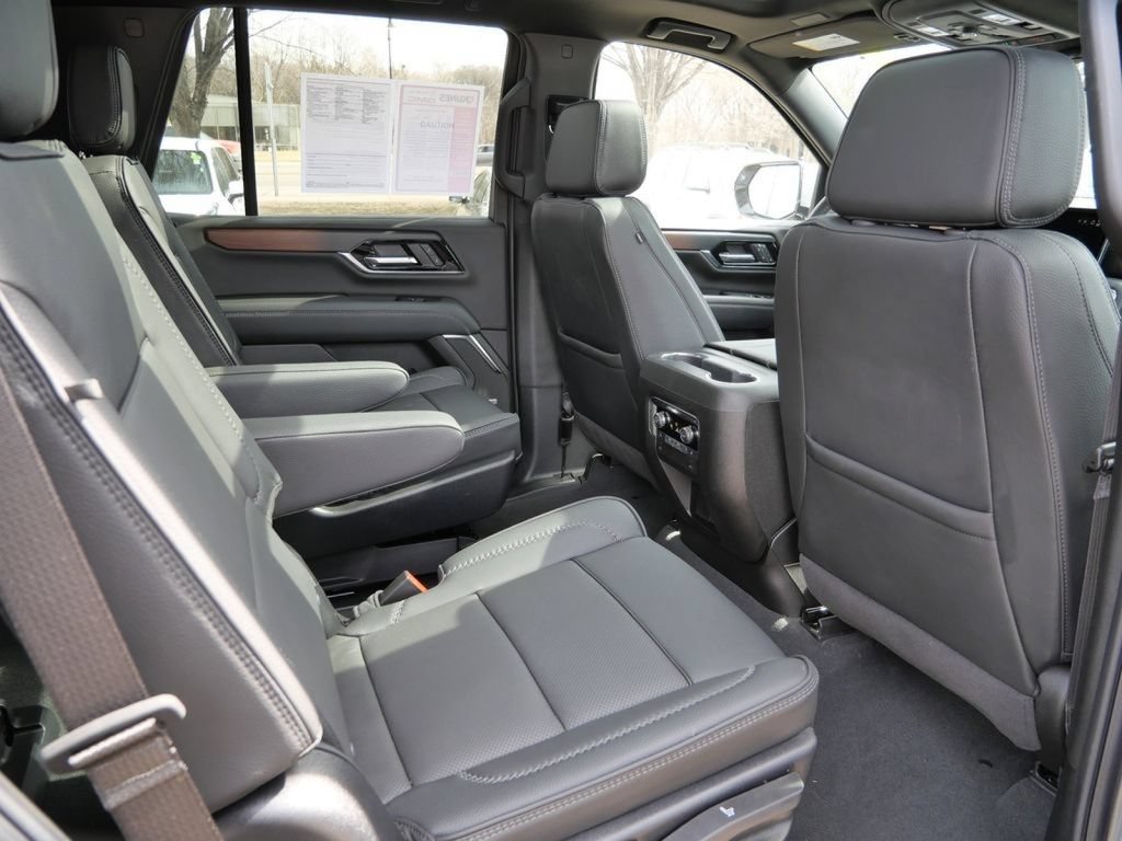Used 2025 GMC Yukon Denali w/ Sun & Power Step Package AWD/4WD image 27