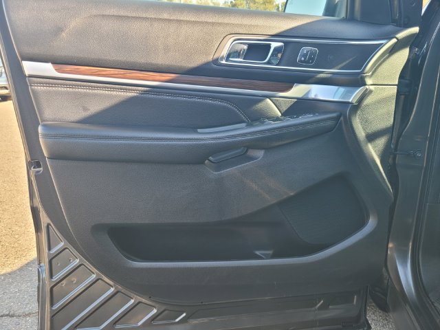 Used 2019 Ford Explorer Limited w/ Class III Trailer Tow Package FWD image 16