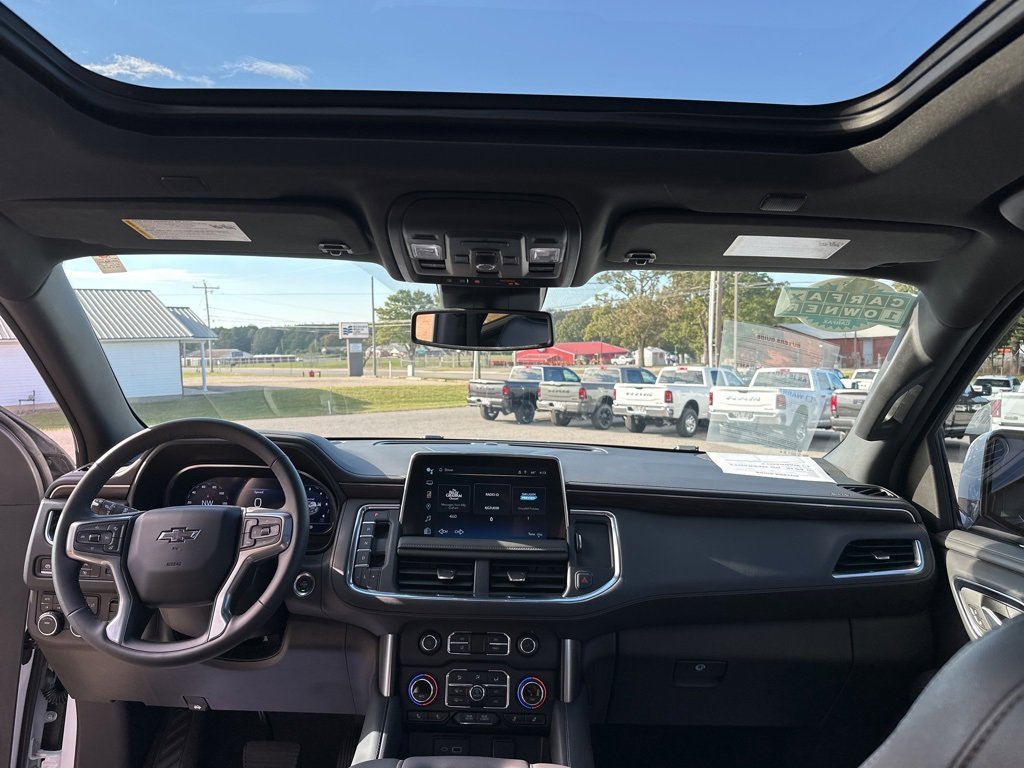 Used 2024 Chevrolet Suburban Z71 w/ Luxury Package image 17