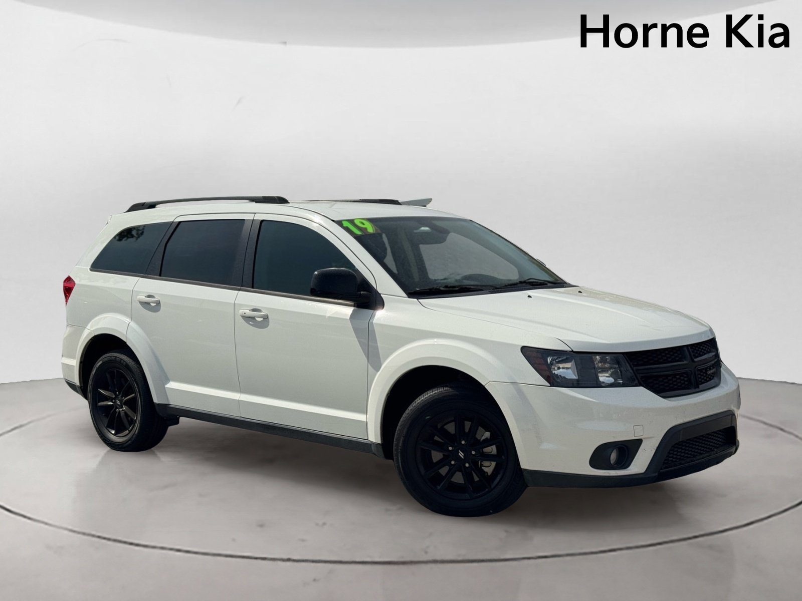 Used 2019 Dodge Journey SE FWD image 2