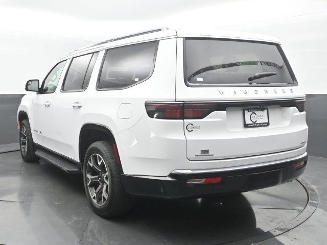 Used 2023 Jeep Wagoneer Series III w/ Preferred Equipment Group AWD/4WD image 4