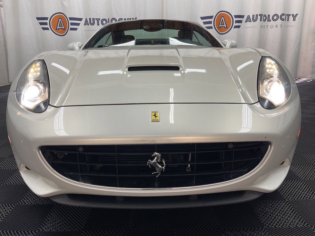 Used 2012 Ferrari California RWD image 4