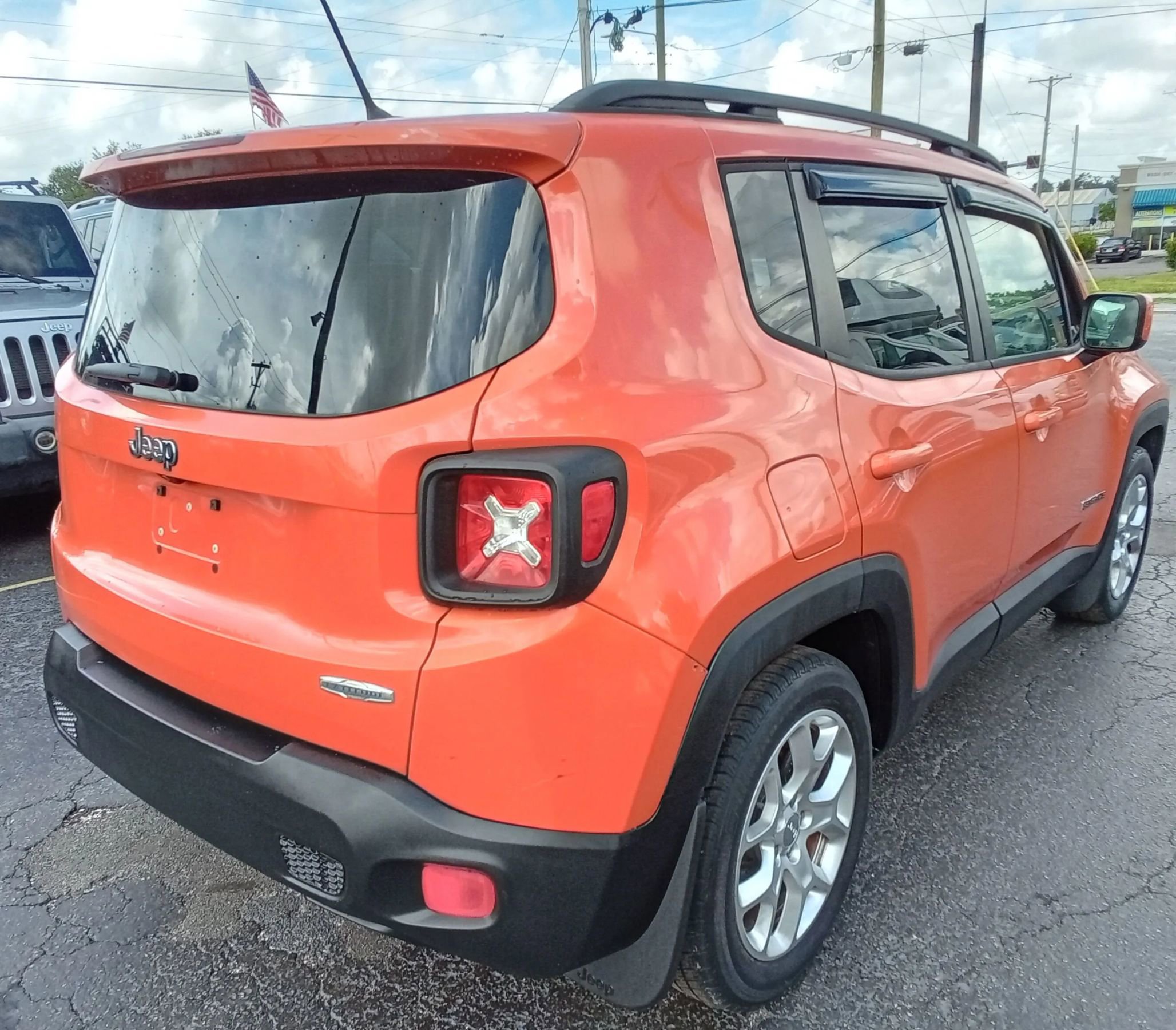 Used 2015 Jeep Renegade Latitude w/ Popular Equipment Group FWD image 5