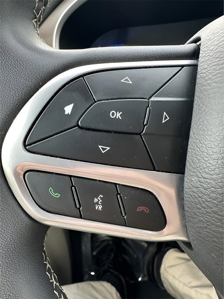 Used 2023 Chrysler Voyager LX image 23