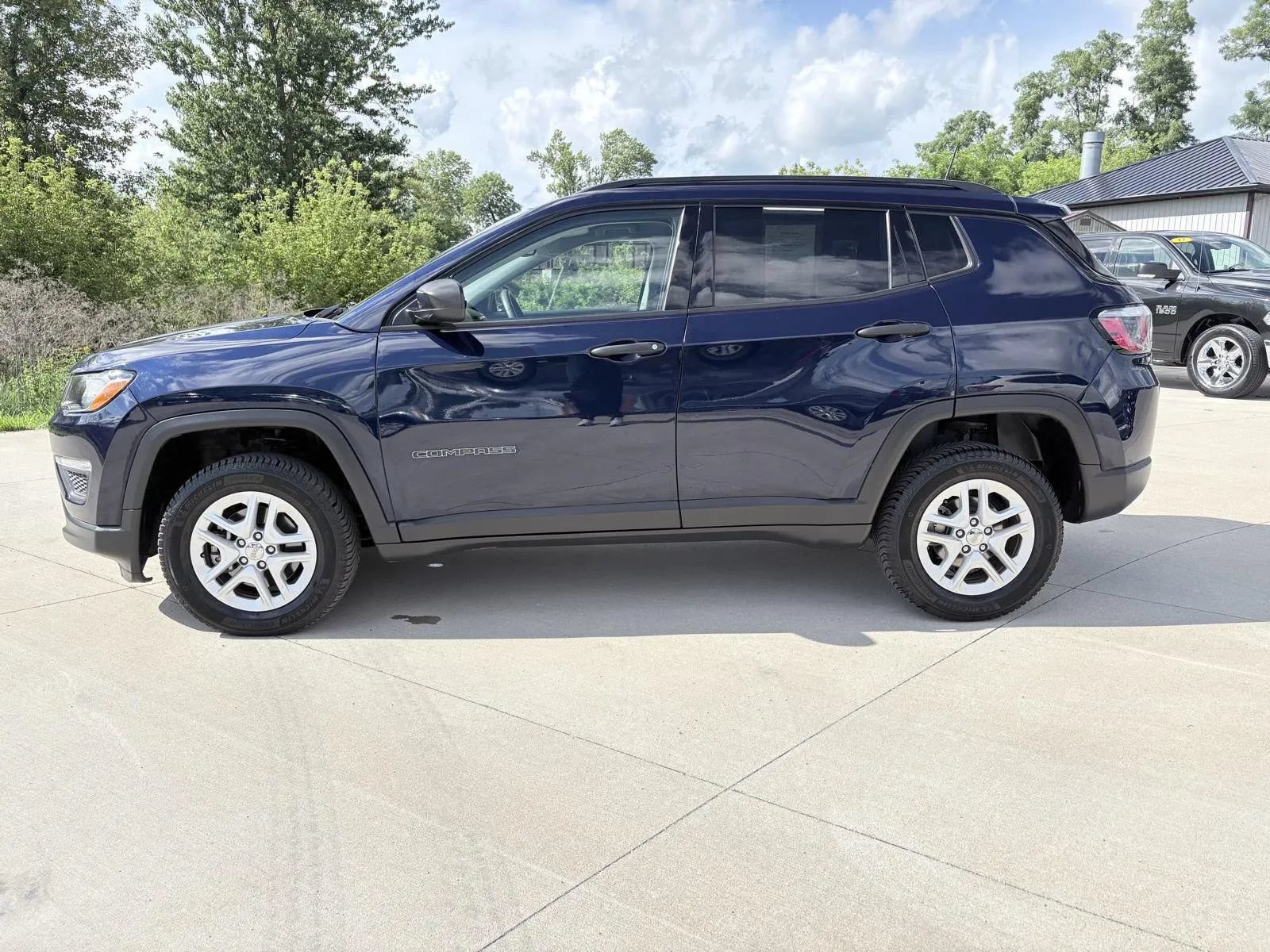 Used 2017 Jeep Compass Sport w/ Cold Weather Group AWD/4WD image 9