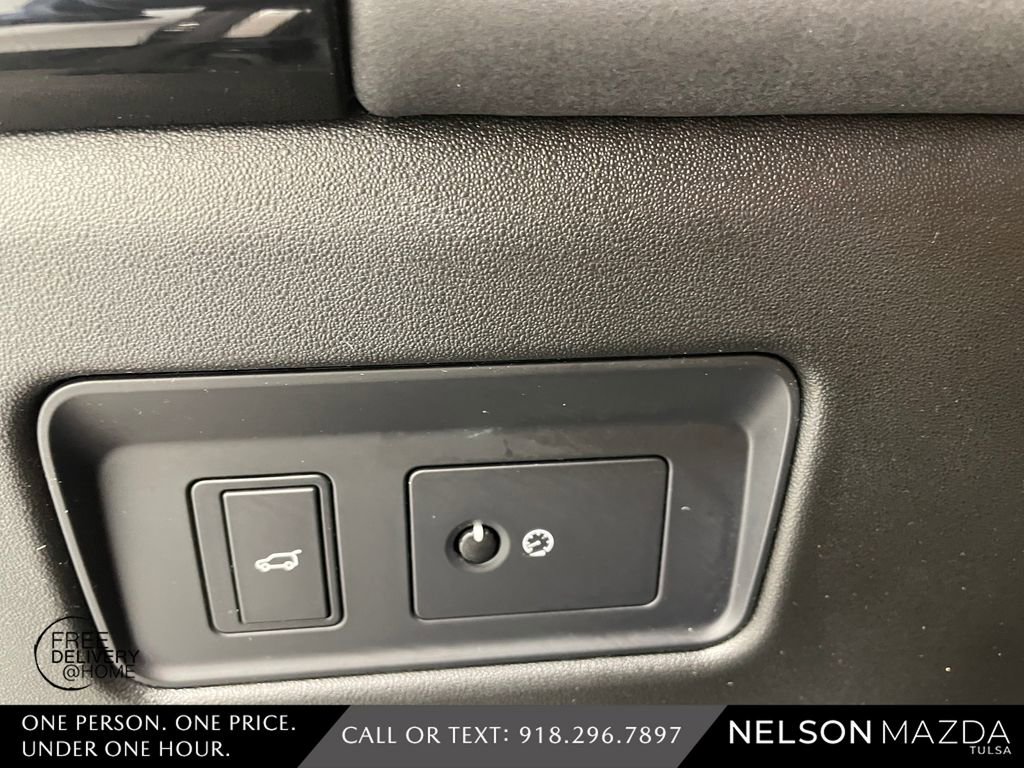 Used 2018 Land Rover Discovery HSE image 25