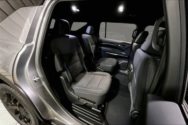 New 2026 Chevrolet Traverse LT w/ Midnight/Sport Edition AWD/4WD image 11