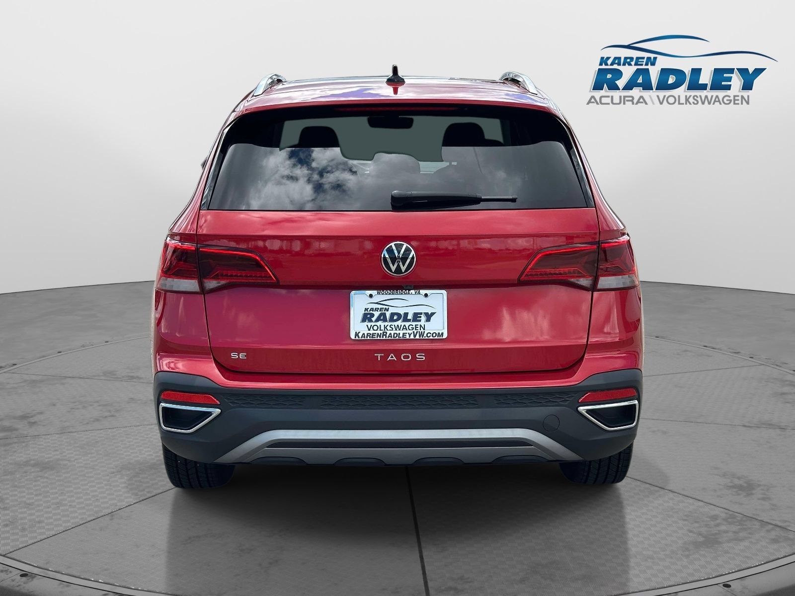 Certified 2024 Volkswagen Taos SE FWD image 3