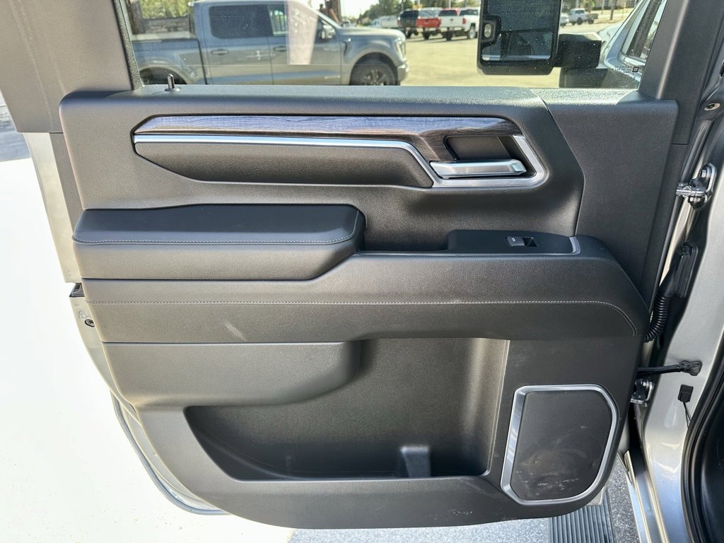 Used 2024 Chevrolet Silverado 3500 LTZ w/ LTZ Texas Edition image 28