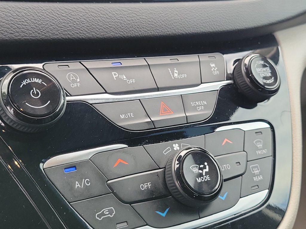 Used 2024 Chrysler Pacifica Touring-L FWD image 33