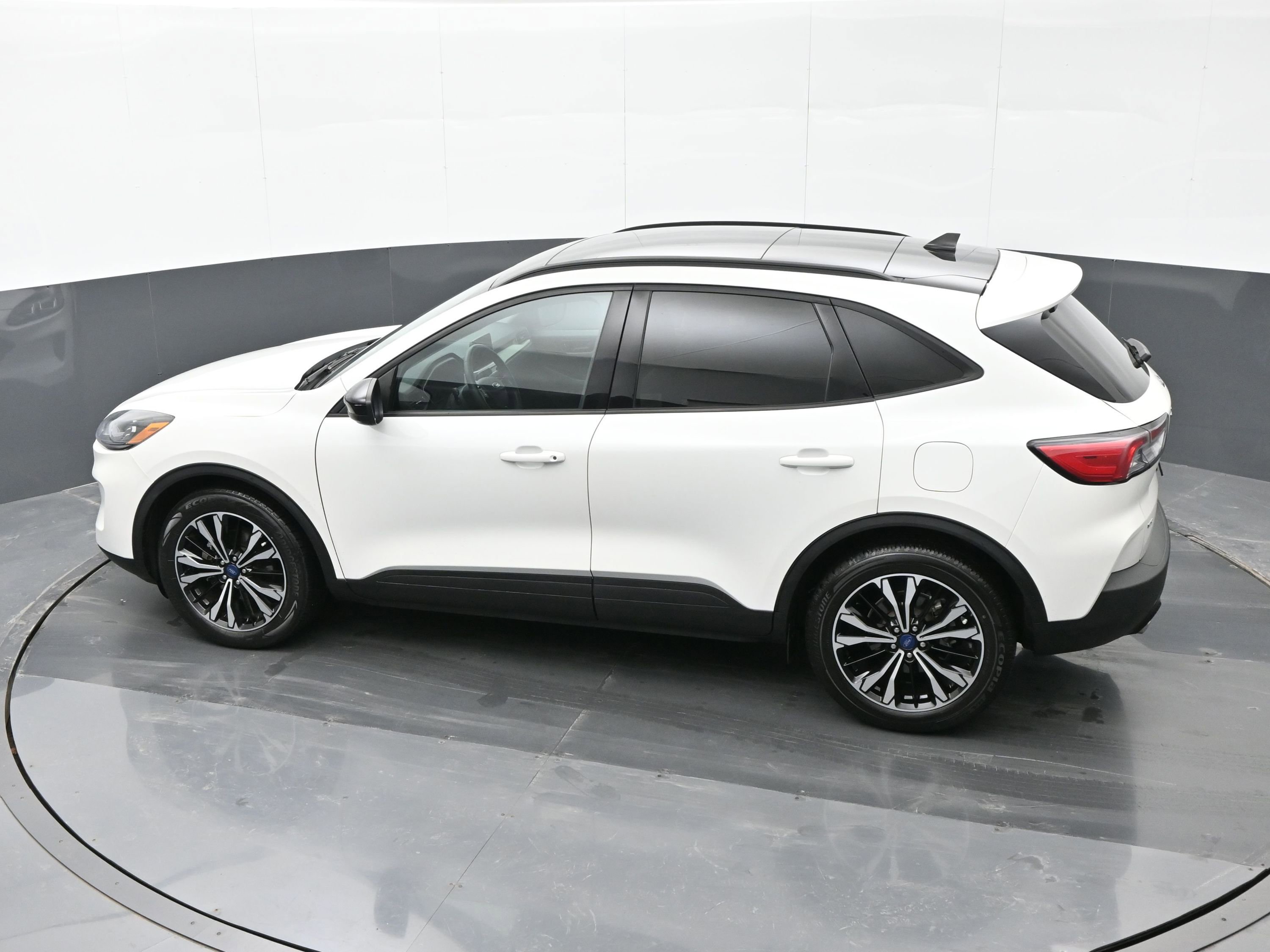 Used 2022 Ford Escape SE w/ SE Sport Appearance Package image 37