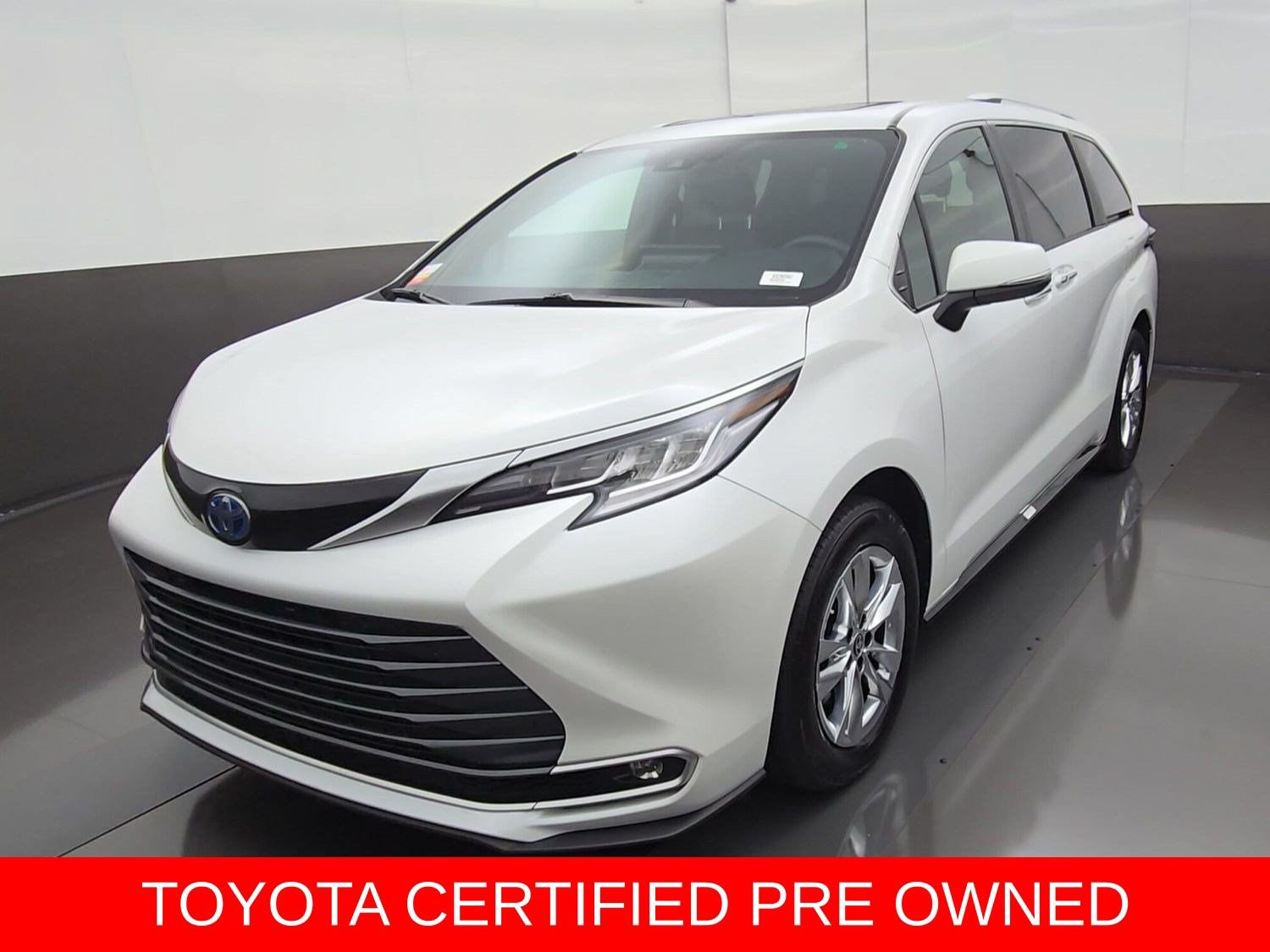 Certified 2025 Toyota Sienna Limited FWD image 2