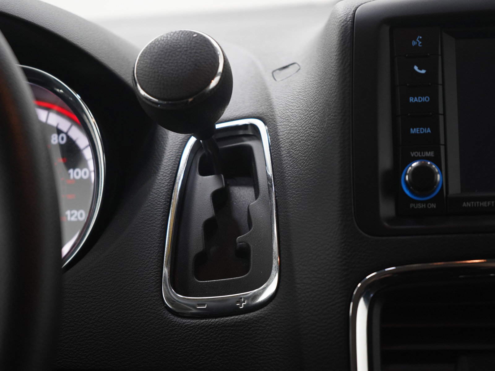 Used 2018 Dodge Grand Caravan SE FWD image 19