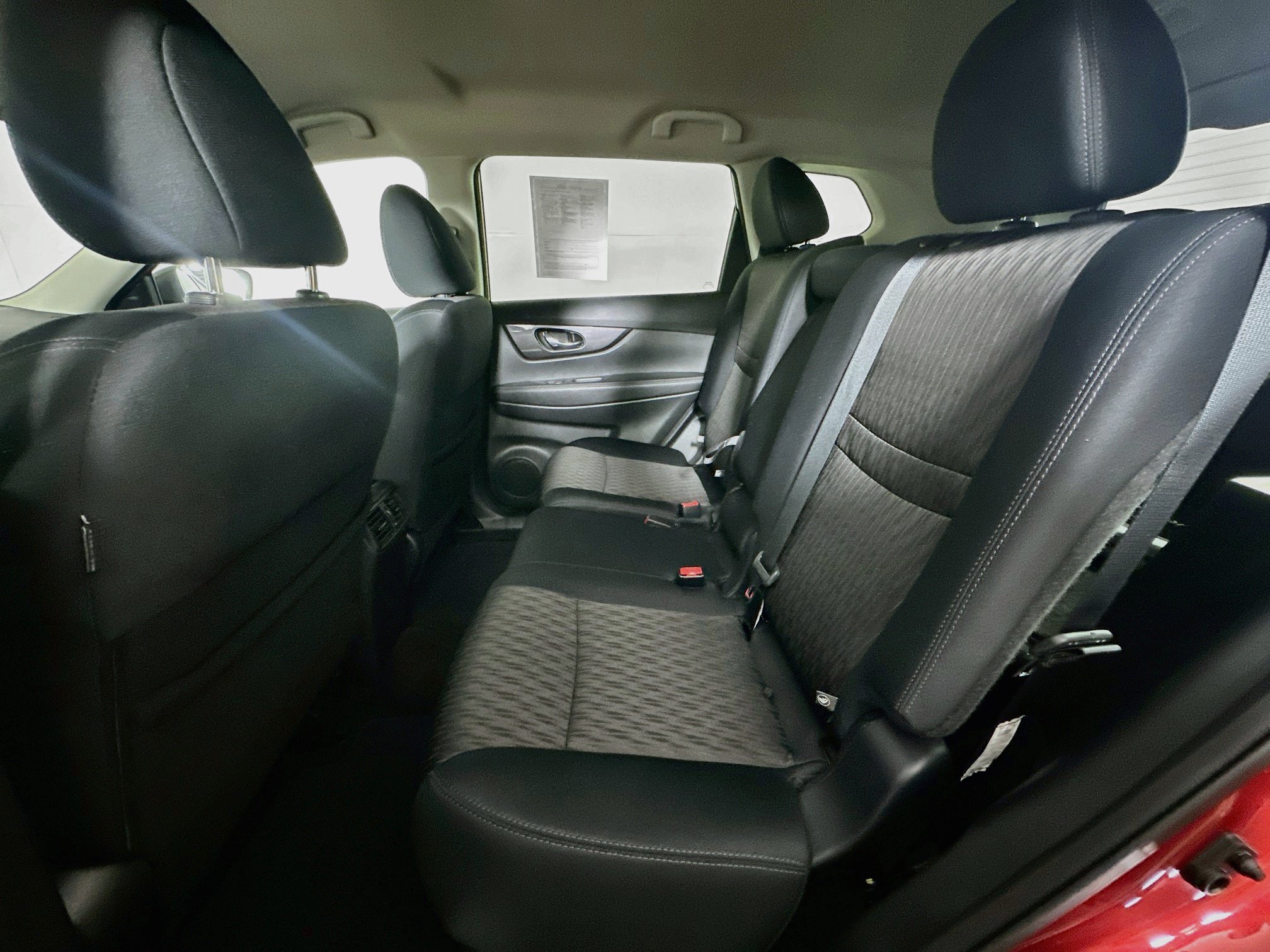 Used 2019 Nissan Rogue SV w/ Premium Package FWD image 27