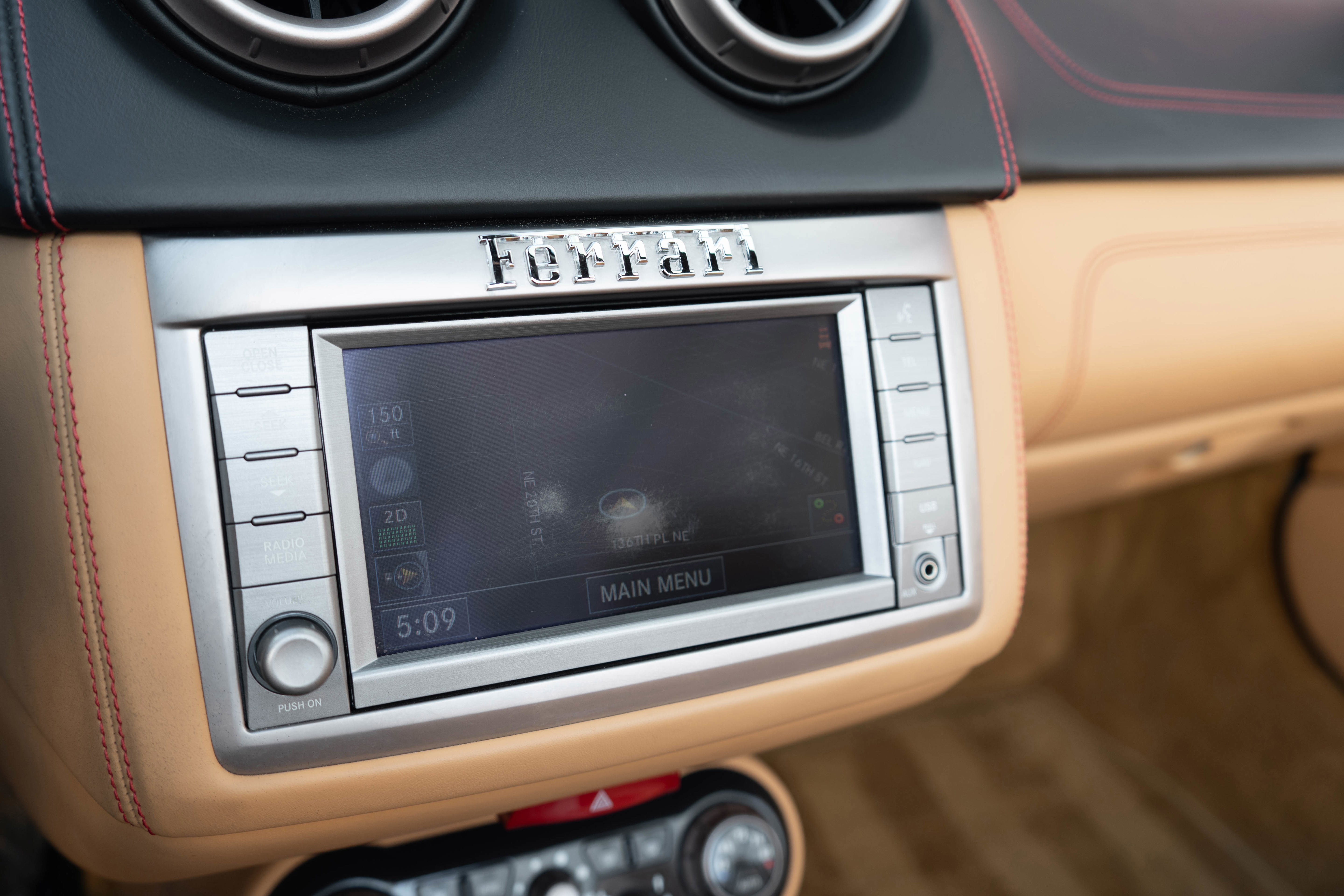 Used 2010 Ferrari California RWD image 23