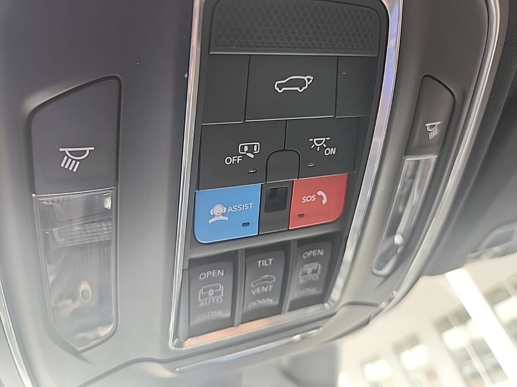 Used 2024 Jeep Grand Cherokee L Limited w/ Luxury Tech Group II AWD/4WD image 31