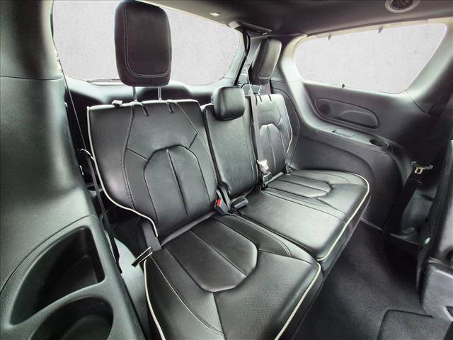 Used 2025 Chrysler Pacifica Limited FWD image 21