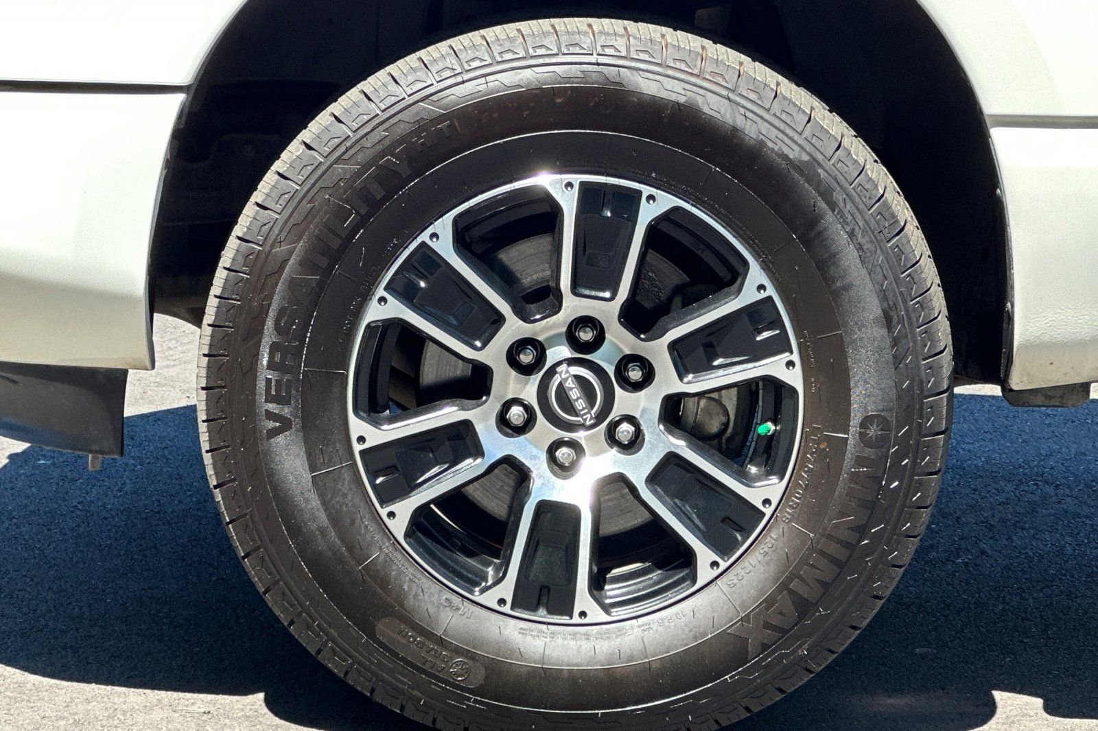 Used 2023 Nissan Titan SV AWD/4WD image 32