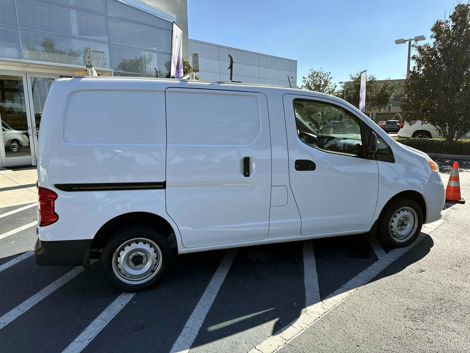 Used 2021 Nissan NV200 S image 2