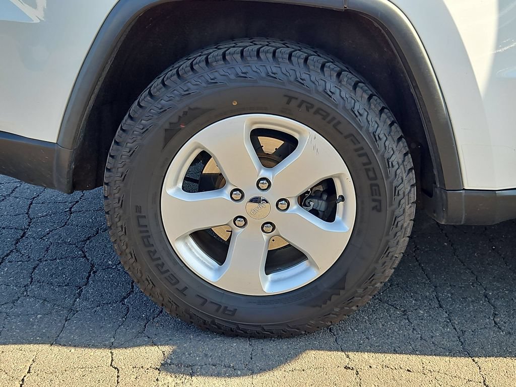 Used 2013 Jeep Grand Cherokee Laredo AWD/4WD image 9