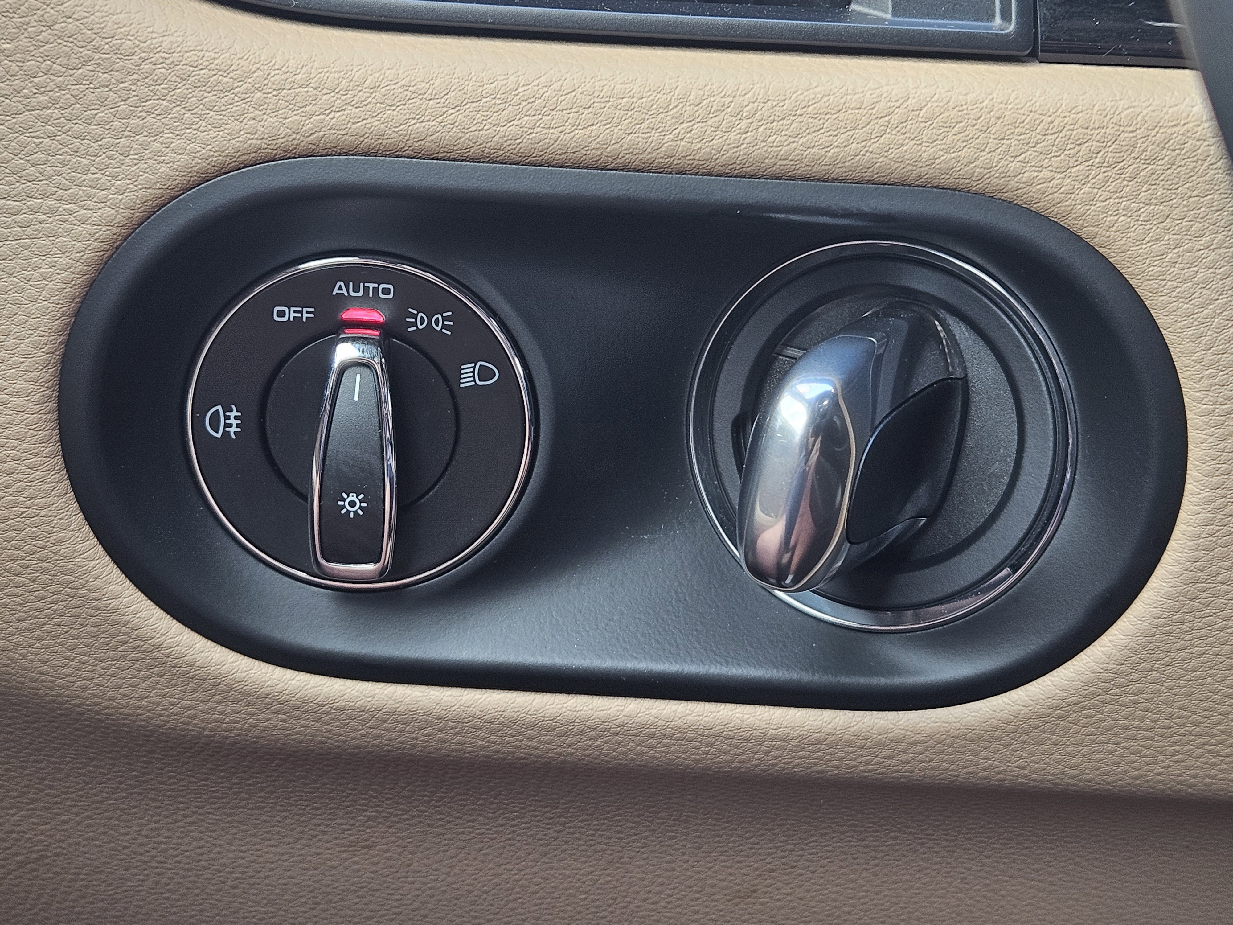 Certified 2025 Porsche Macan image 21