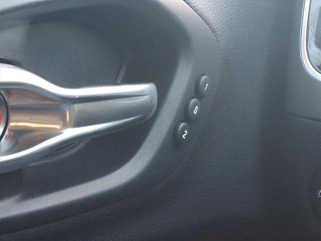 Used 2019 Jeep Cherokee Limited image 16