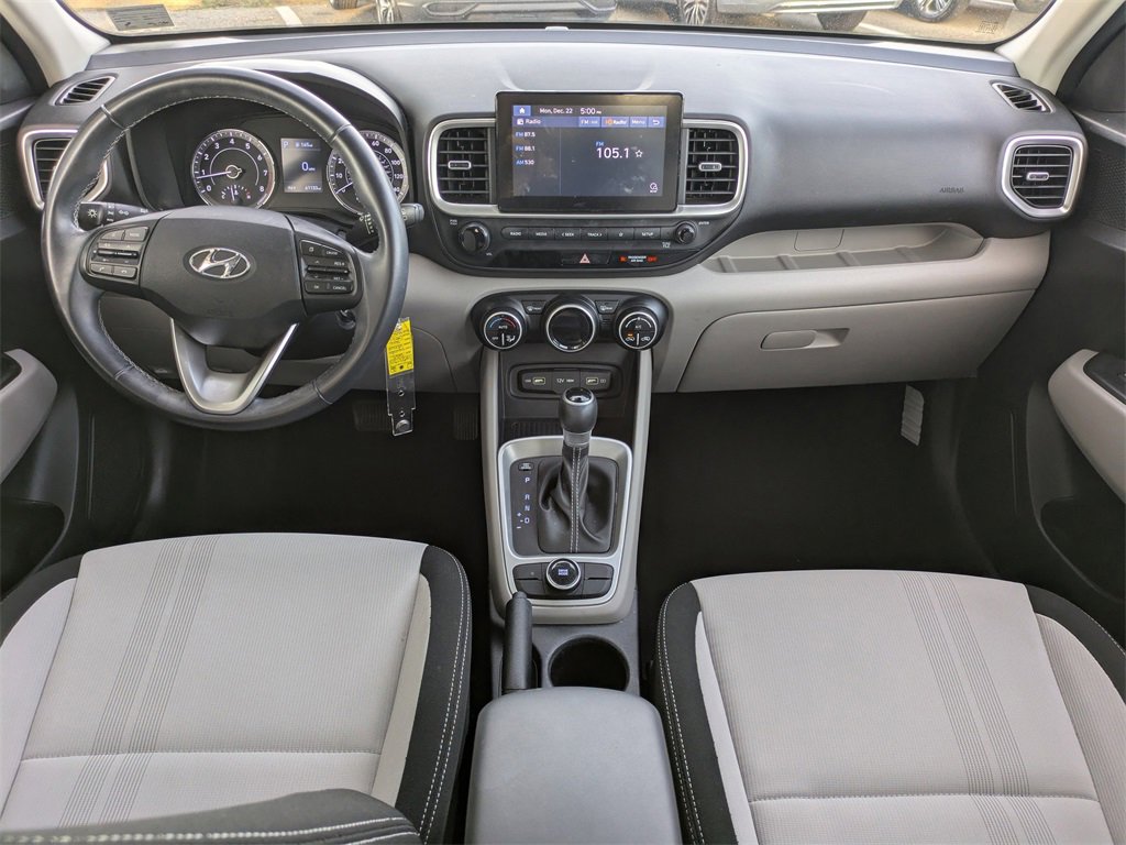 Used 2022 Hyundai Venue SEL image 15