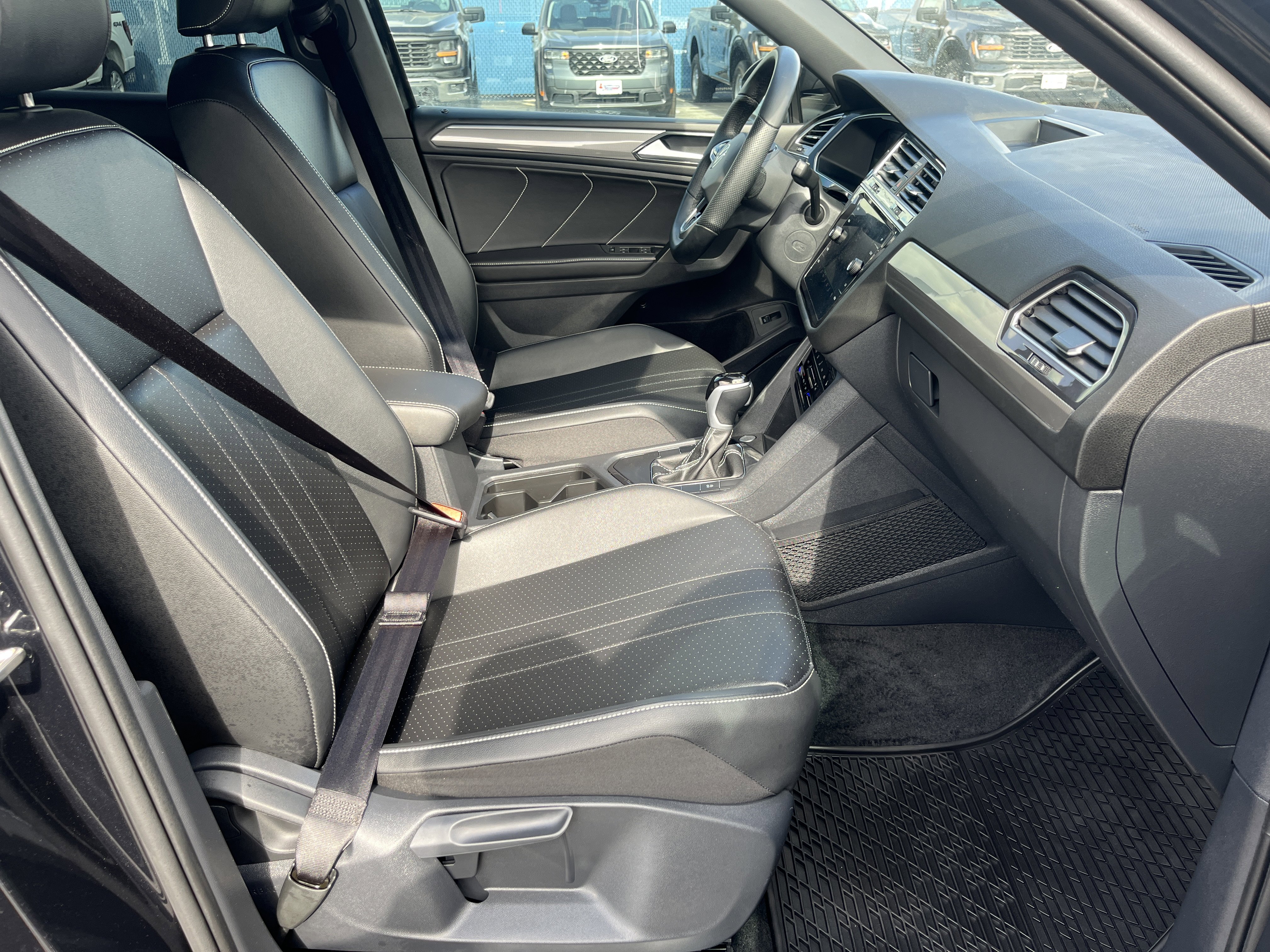 Used 2024 Volkswagen Tiguan SE R-Line image 16