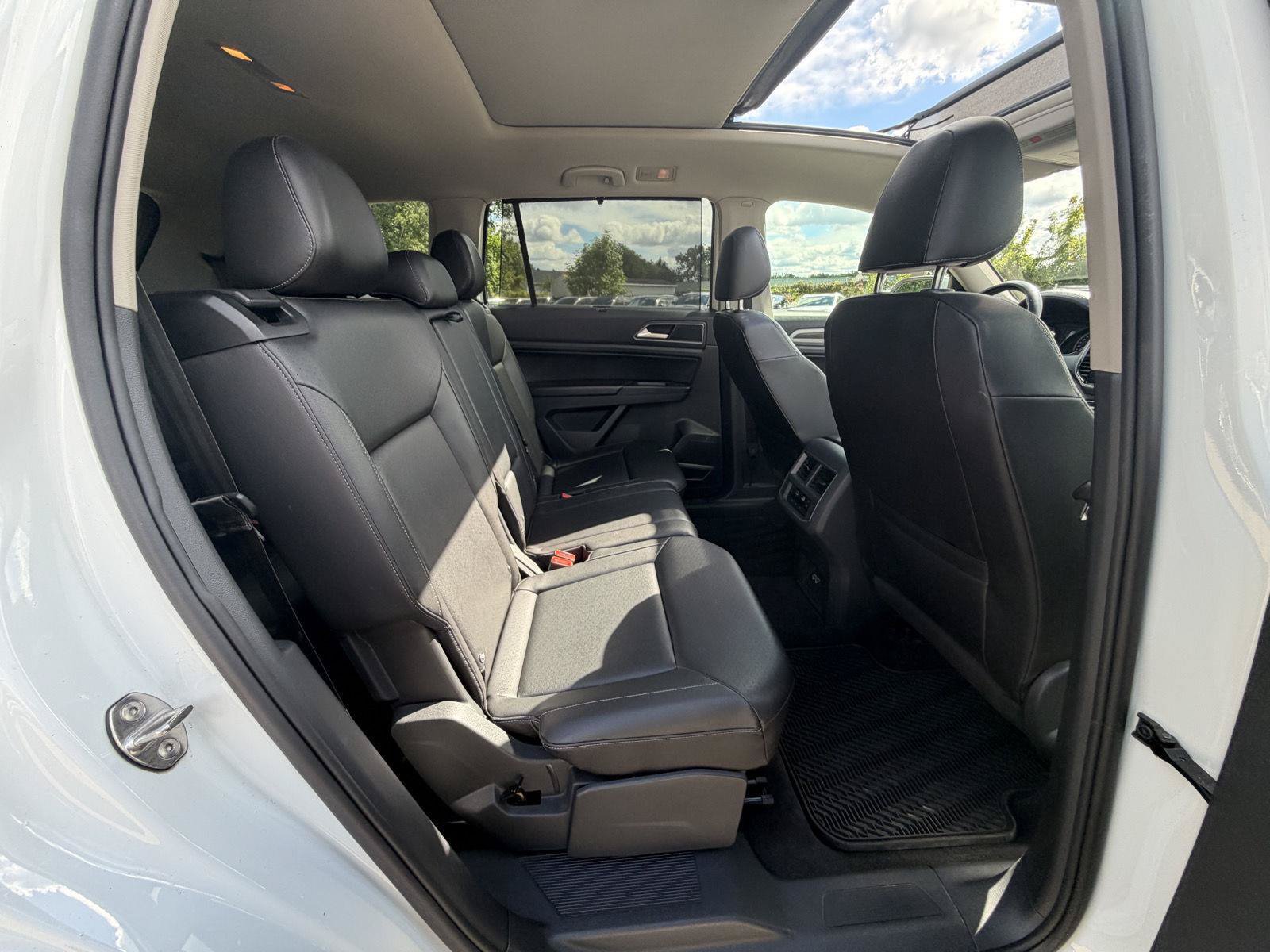 Used 2018 Volkswagen Atlas SEL w/ R-Line Package AWD/4WD image 33