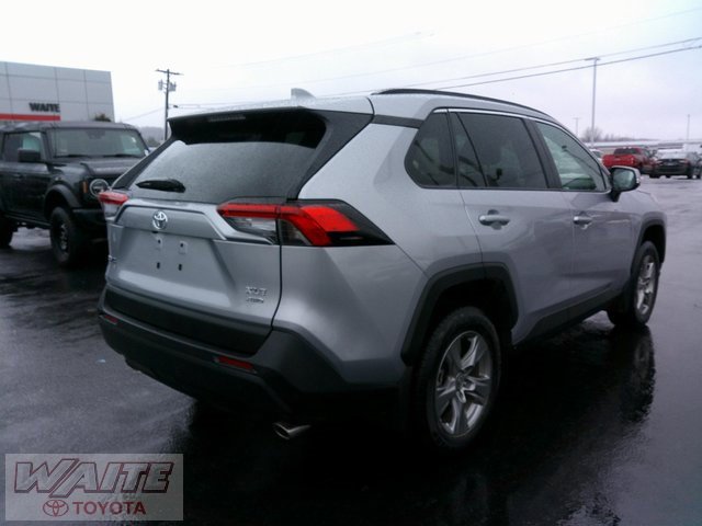 Used 2025 Toyota RAV4 XLE image 2