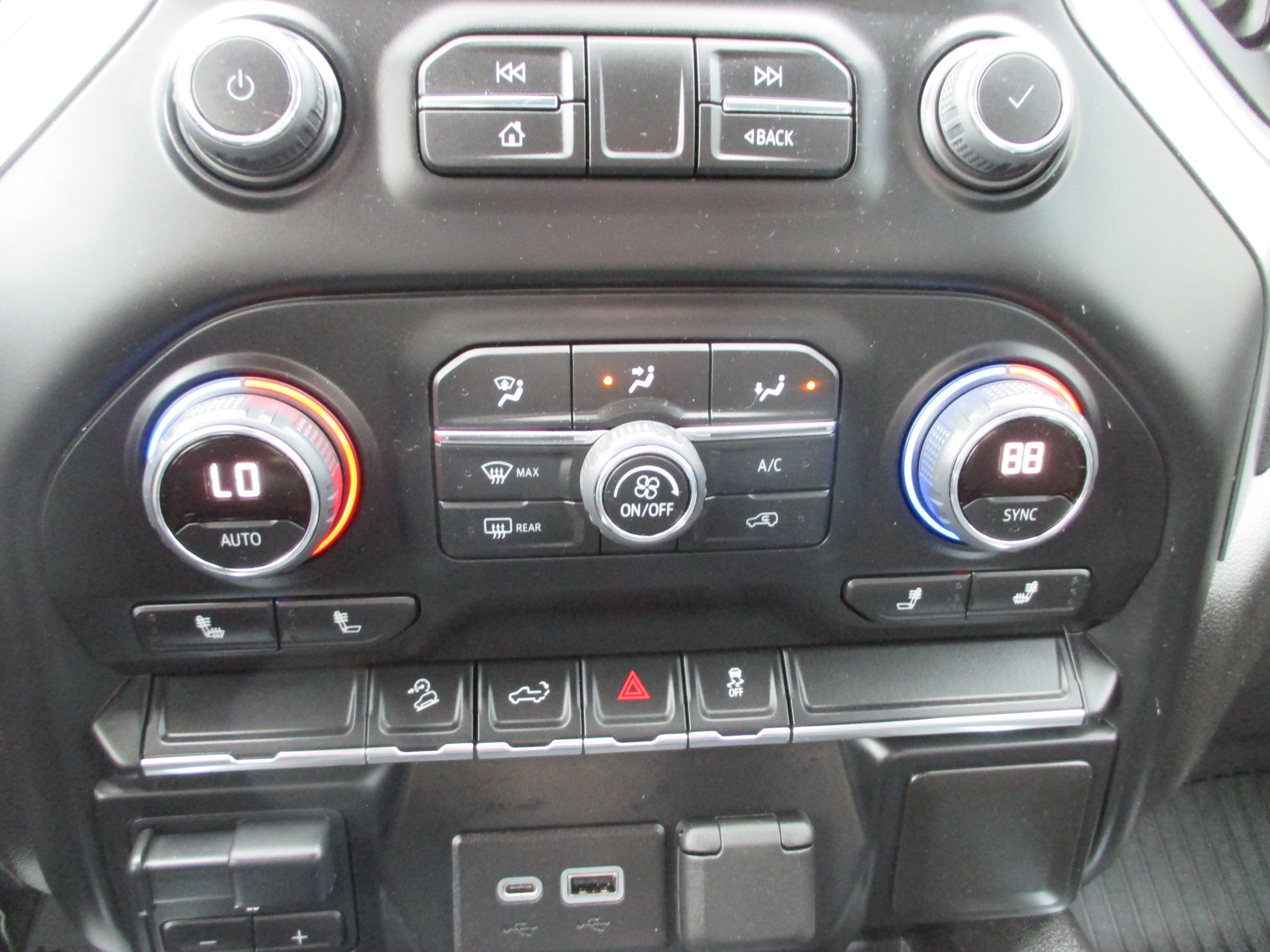 Used 2021 Chevrolet Silverado 1500 LT Trail Boss w/ Bed Protection Package AWD/4WD image 18