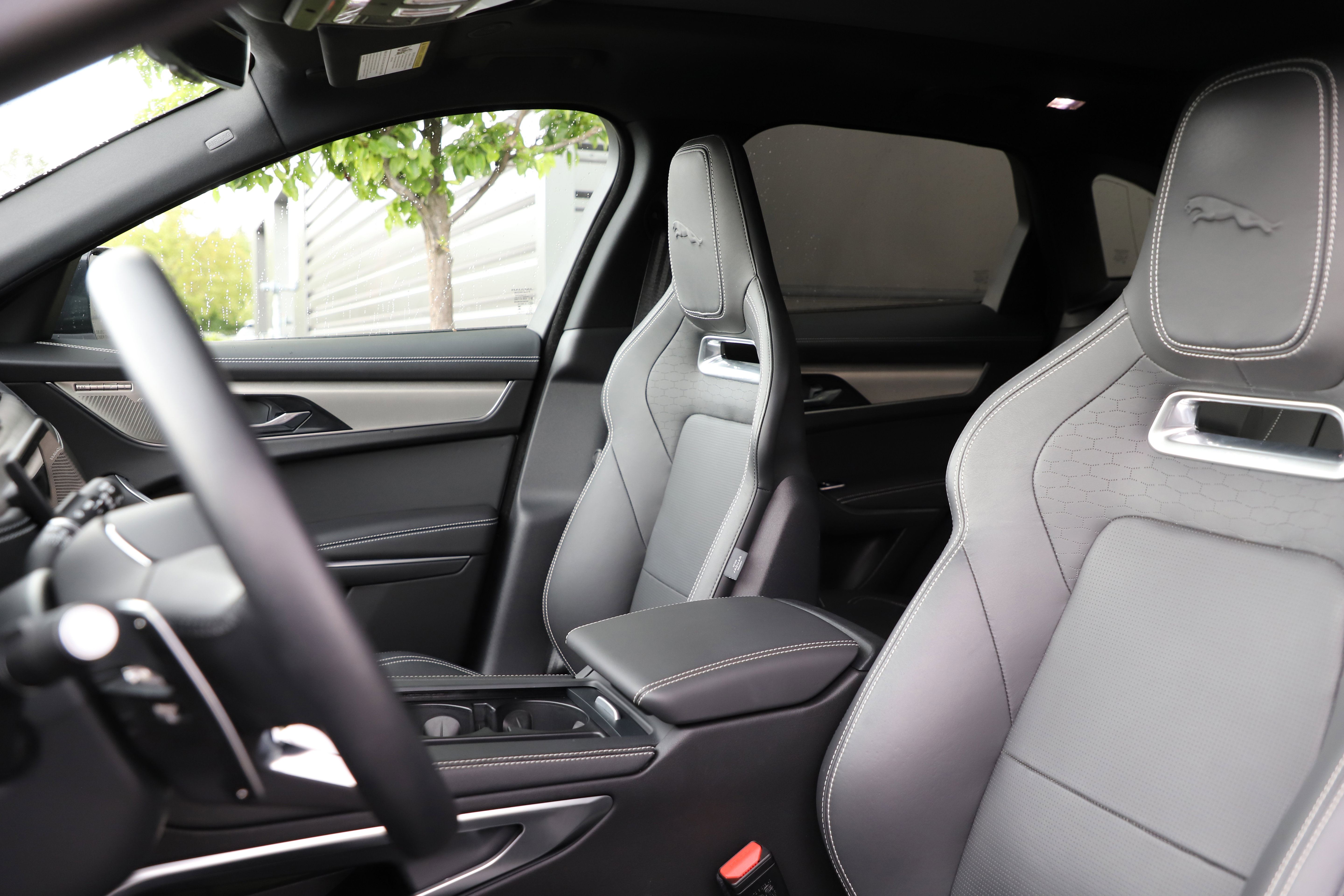 Certified 2025 Jaguar F-PACE R-Dynamic S AWD/4WD image 16