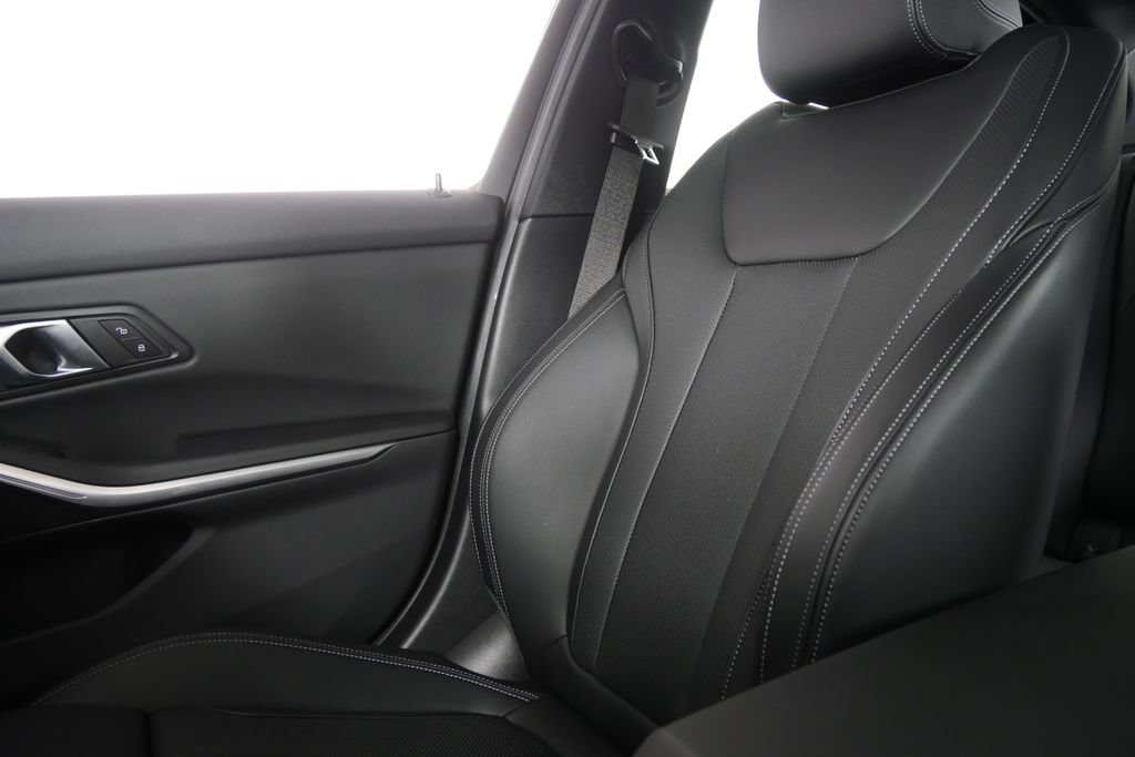 Certified 2025 BMW 330i Sedan RWD image 24